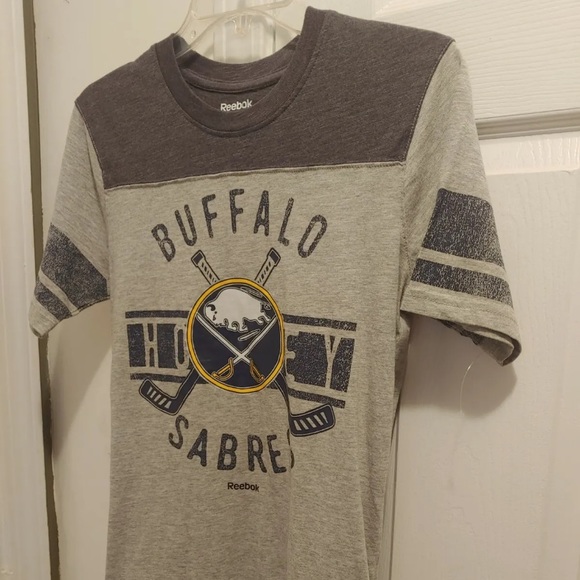 Buffalo Sabres Reebok NHL Short Sleeves Gray T-Shirt. YOUTH LARGE 14-16 NWOT - Picture 3 of 5